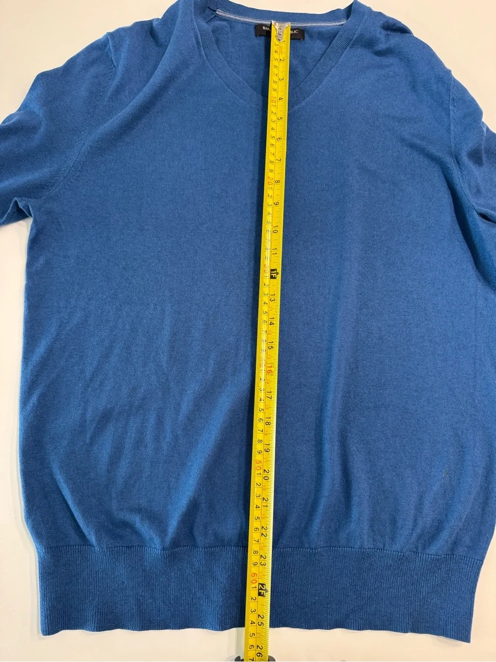 Banana Republic Luxury Blend Men’s M Blue V-Neck Sweater Silk Cashmere Cotton